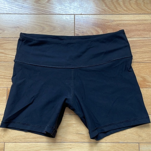 Lululemon Wunder Under Shorts - Picture 5 of 7